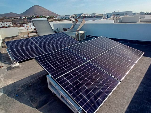 Instalación de placas solares en Tías de 6,44 kWp