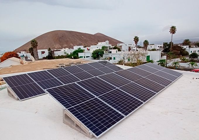 Instalación de Placas Solares en La Vegueta